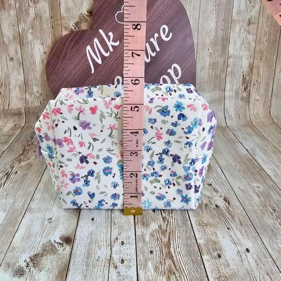 Women's Cosmetic Bag - White/Purple Floral - Picture 4 of 5